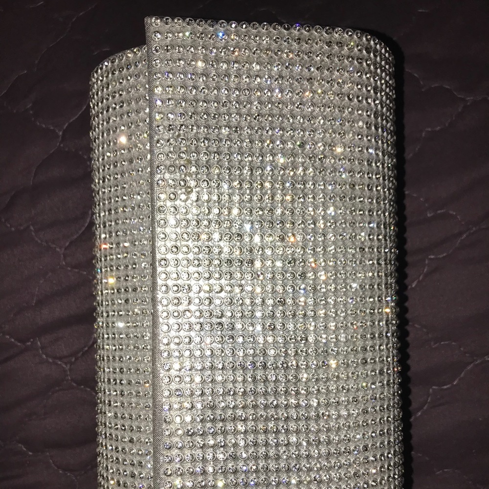 Silver Clutch - Picture 2 of 5